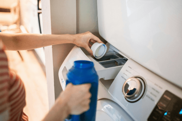 Esse erro com amaciante comum pode estar estragando suas roupas